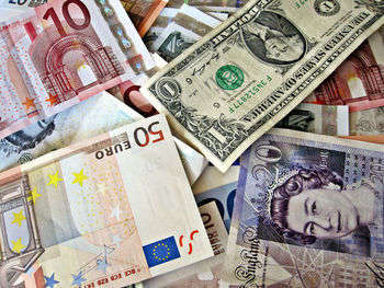 Euro, Dollar, Pound - foto di Images_of_Money