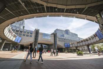 Parlamento europeo - Photo credit: Stockshot of the EP in Brussels - Heatwave