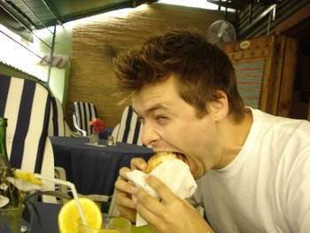 Eating burger - foto di CxOxS